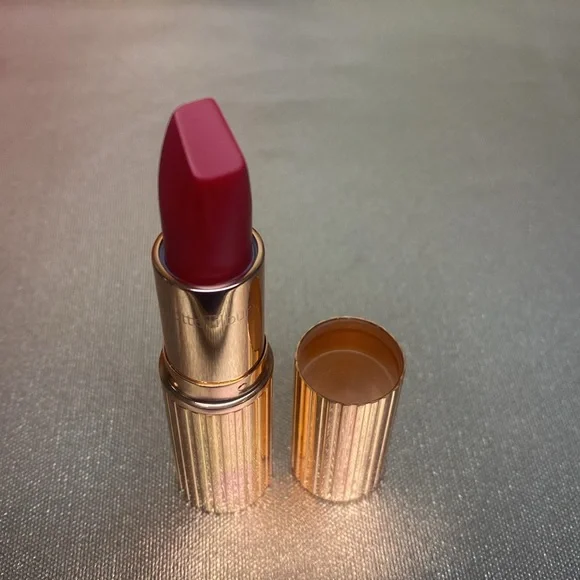 Charlotte Tilbury The Queen Matte Revolution Long Lasting Lipstick in box - Picture 3 of 11